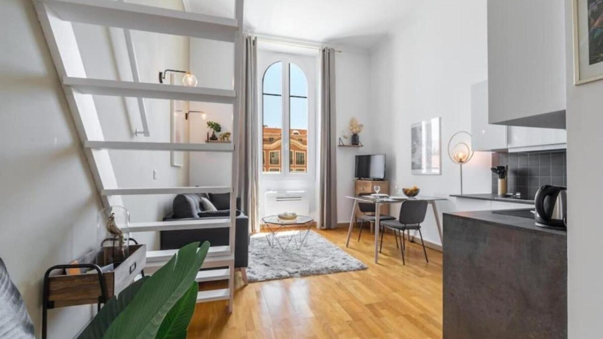 My Casa - Deloye - Spacious Quiet W Ac Near Old Town Appartement *