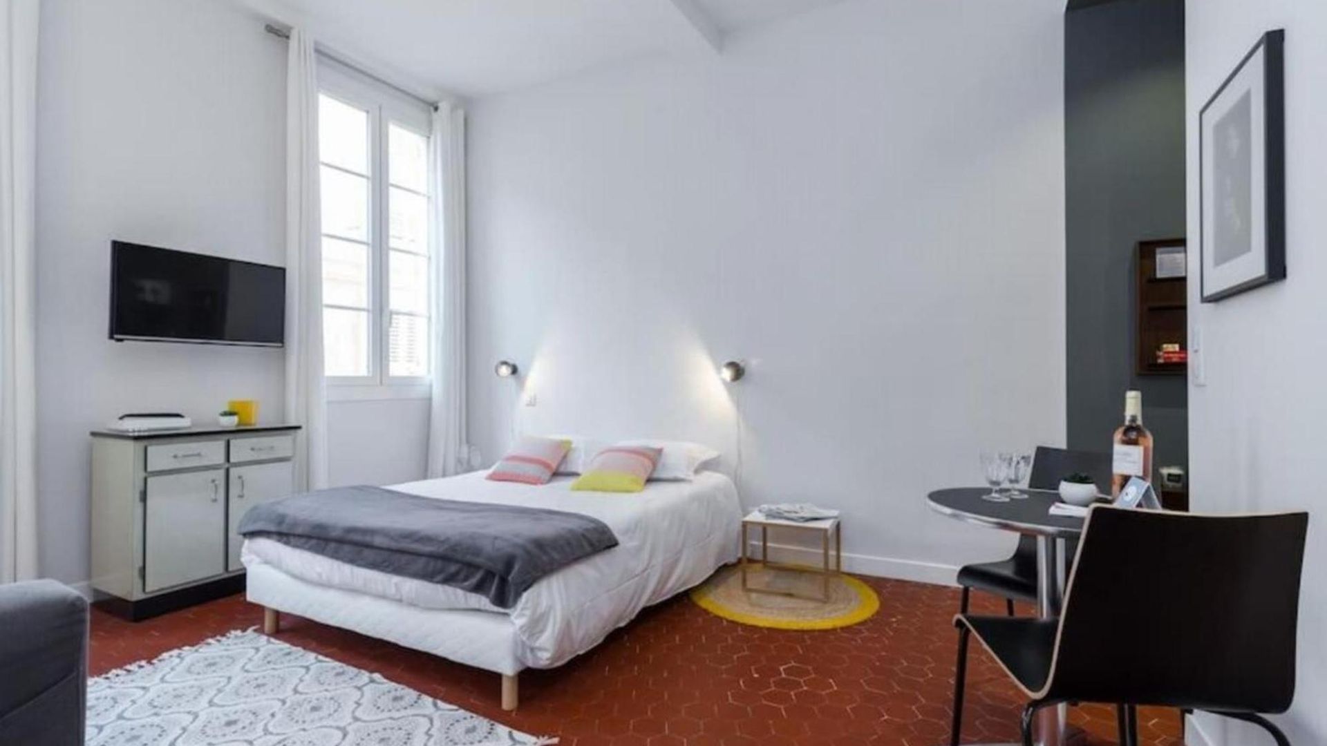My Casa - Droite - Bright In The Old Town Nice