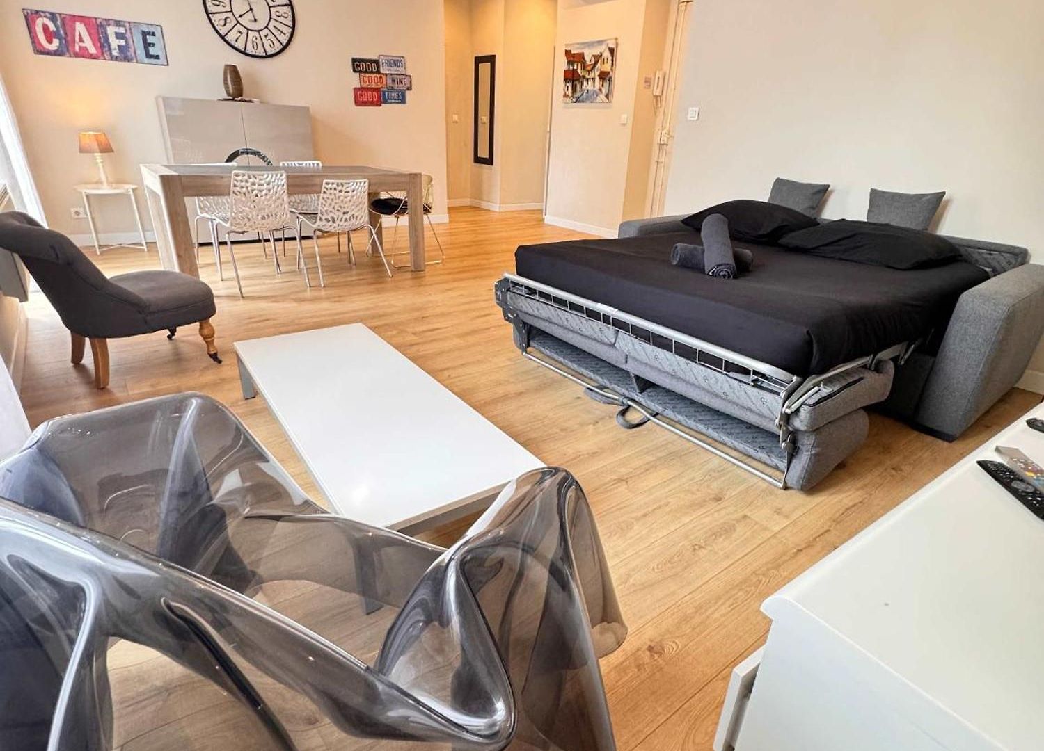 Hype-center Balcony 3br Ac Near Tram For6 Guests * Nice