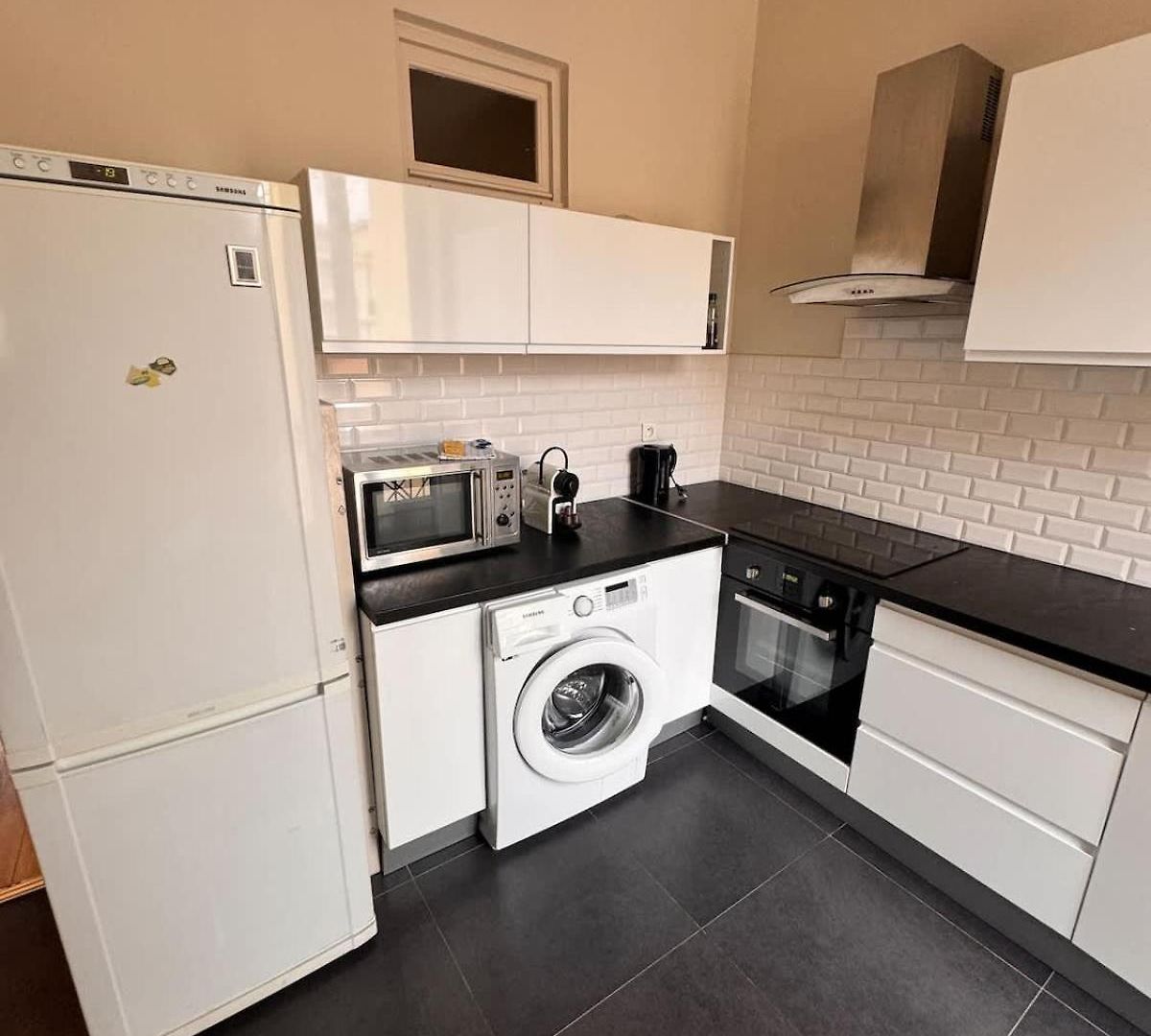 Hype-center Balcony 3br Ac Near Tram For6 Guests