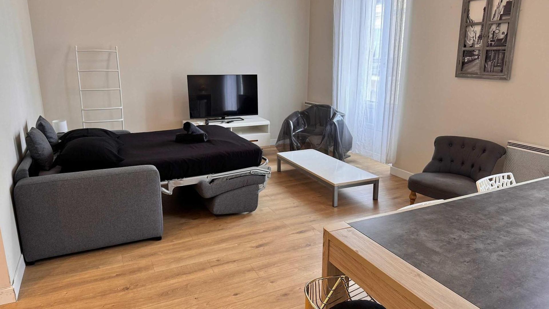 Hype-center Balcony 3br Ac Near Tram For6 Guests * Nice