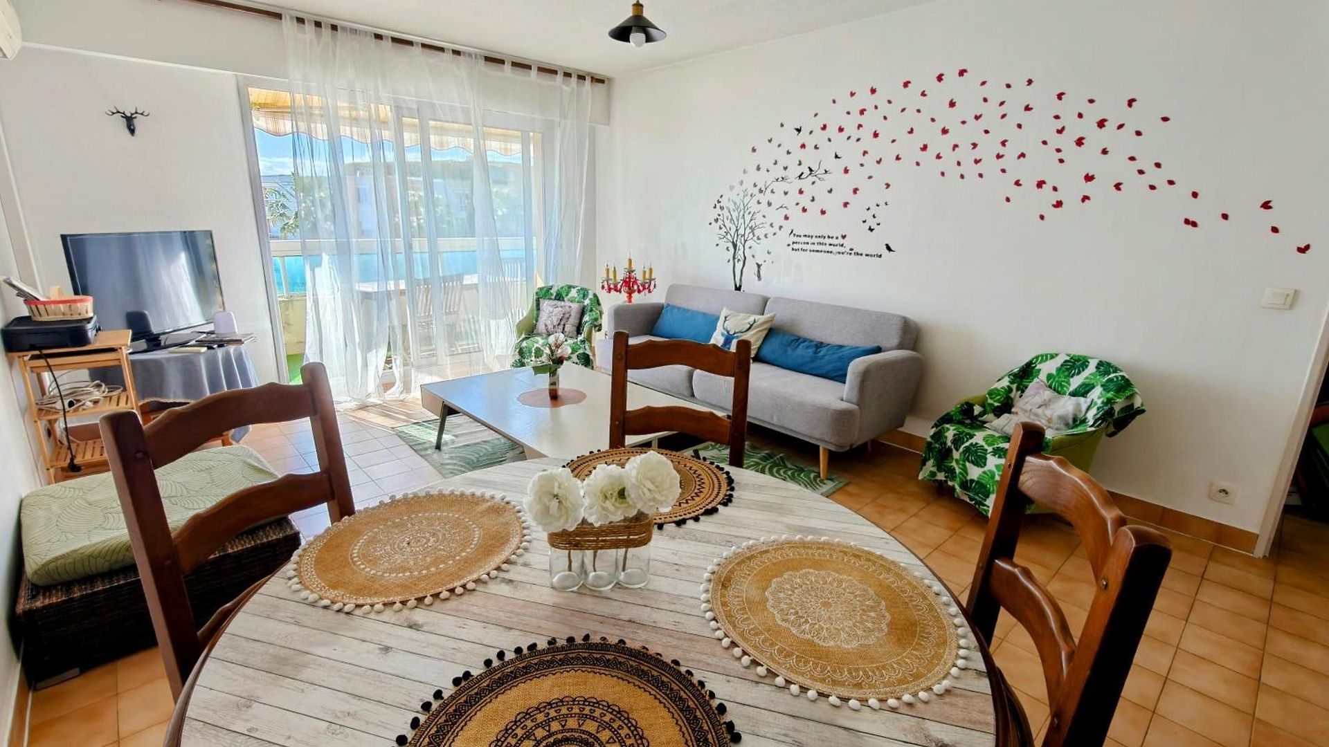 2 Bedroom Flat With Terrasse & Car-park Ouest