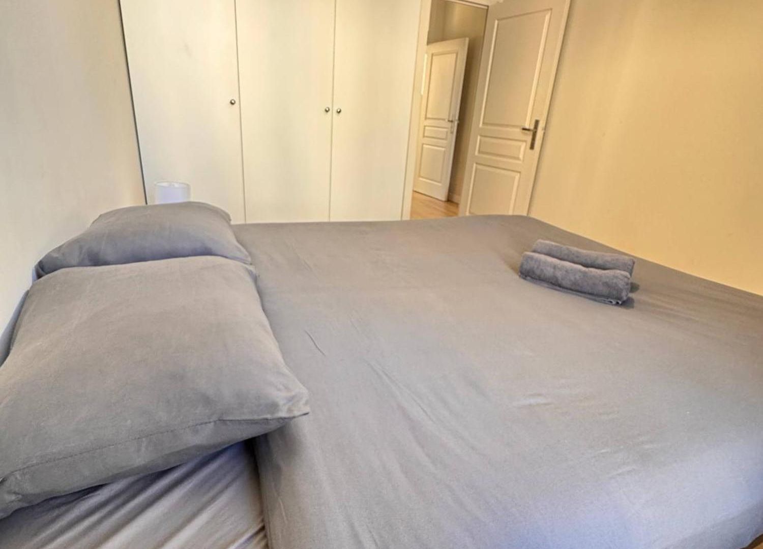 Hype-center Balcony 3br Ac Near Tram For6 Guests