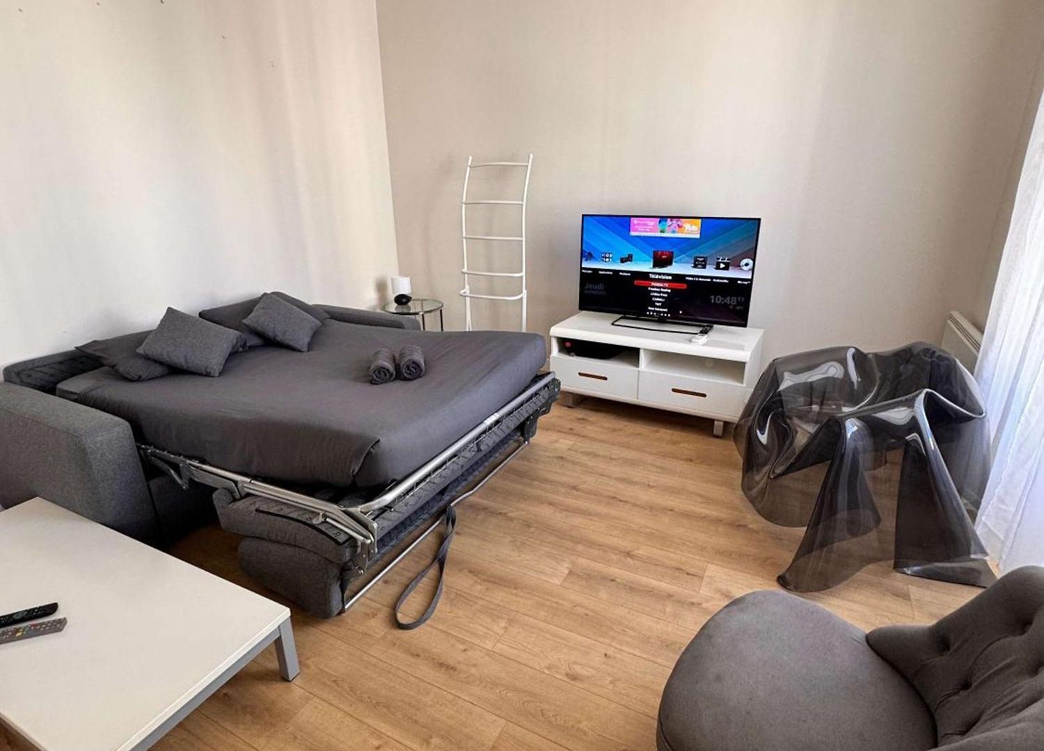 Hype-center Balcony 3br Ac Near Tram For6 Guests * Nice