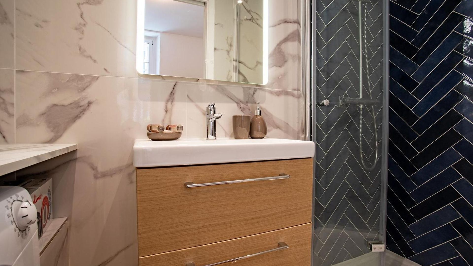 Apartment Iconic Ap4460 By Riviera Homes