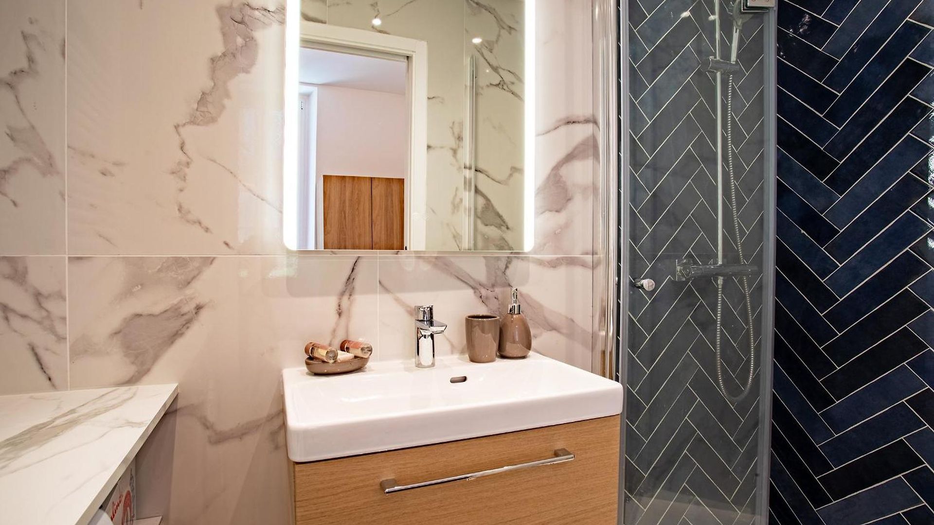 Apartment Iconic Ap4460 By Riviera Homes *