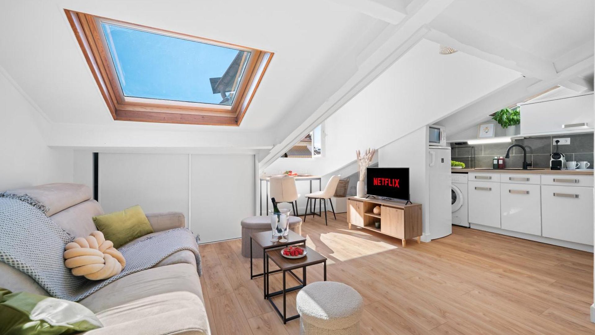 Charme & Soleil Au Dernier Etage Liberation Apartment *