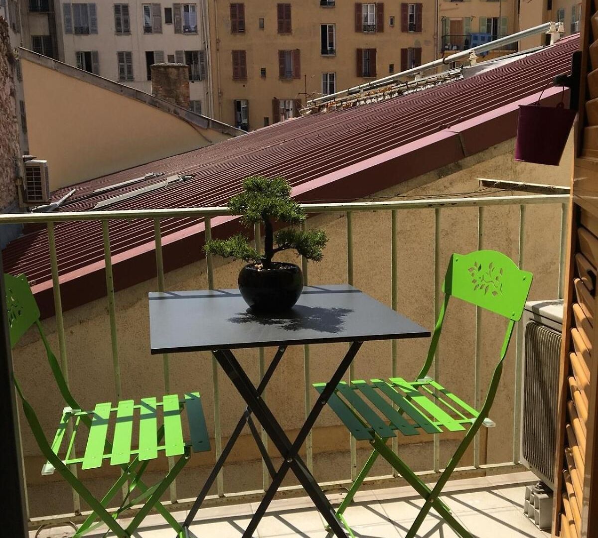 Beautiful Spacious Air Conditioned - Center Apartment Nice