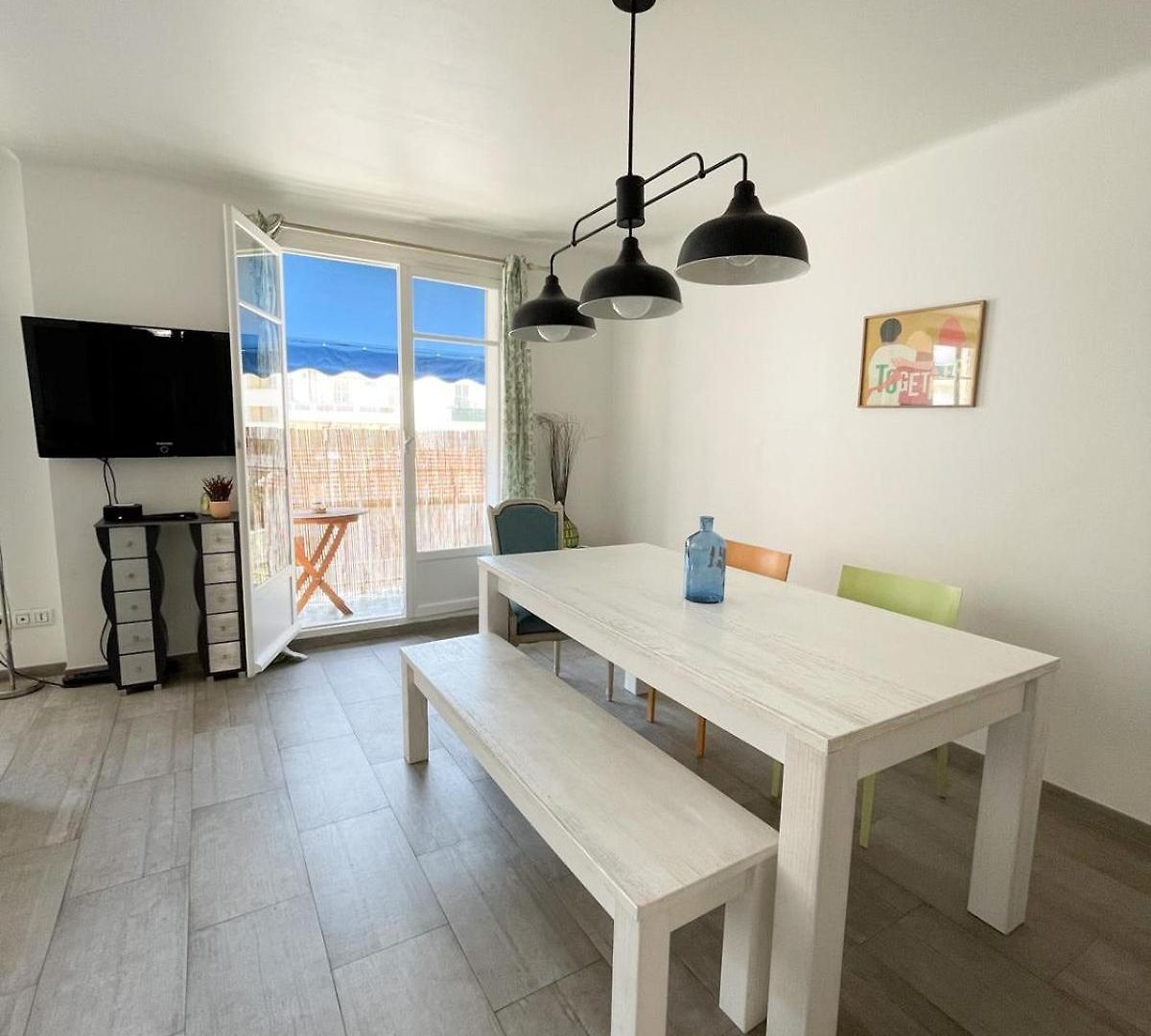 Spacious 2 Bedrooms With Parking To Port Of Apartment