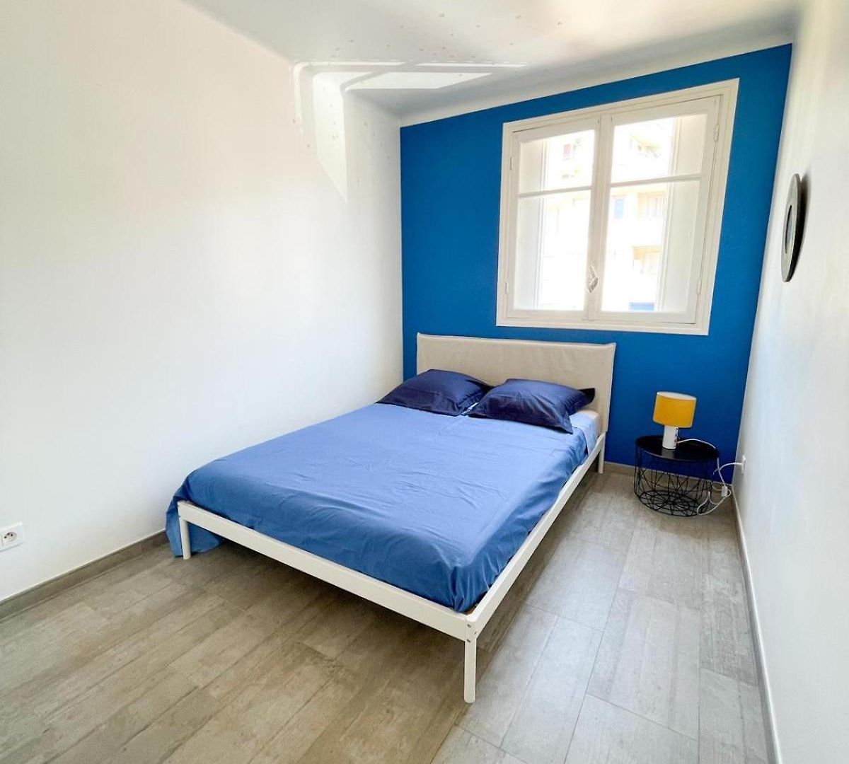 Spacious 2 Bedrooms With Parking To Port Of *
