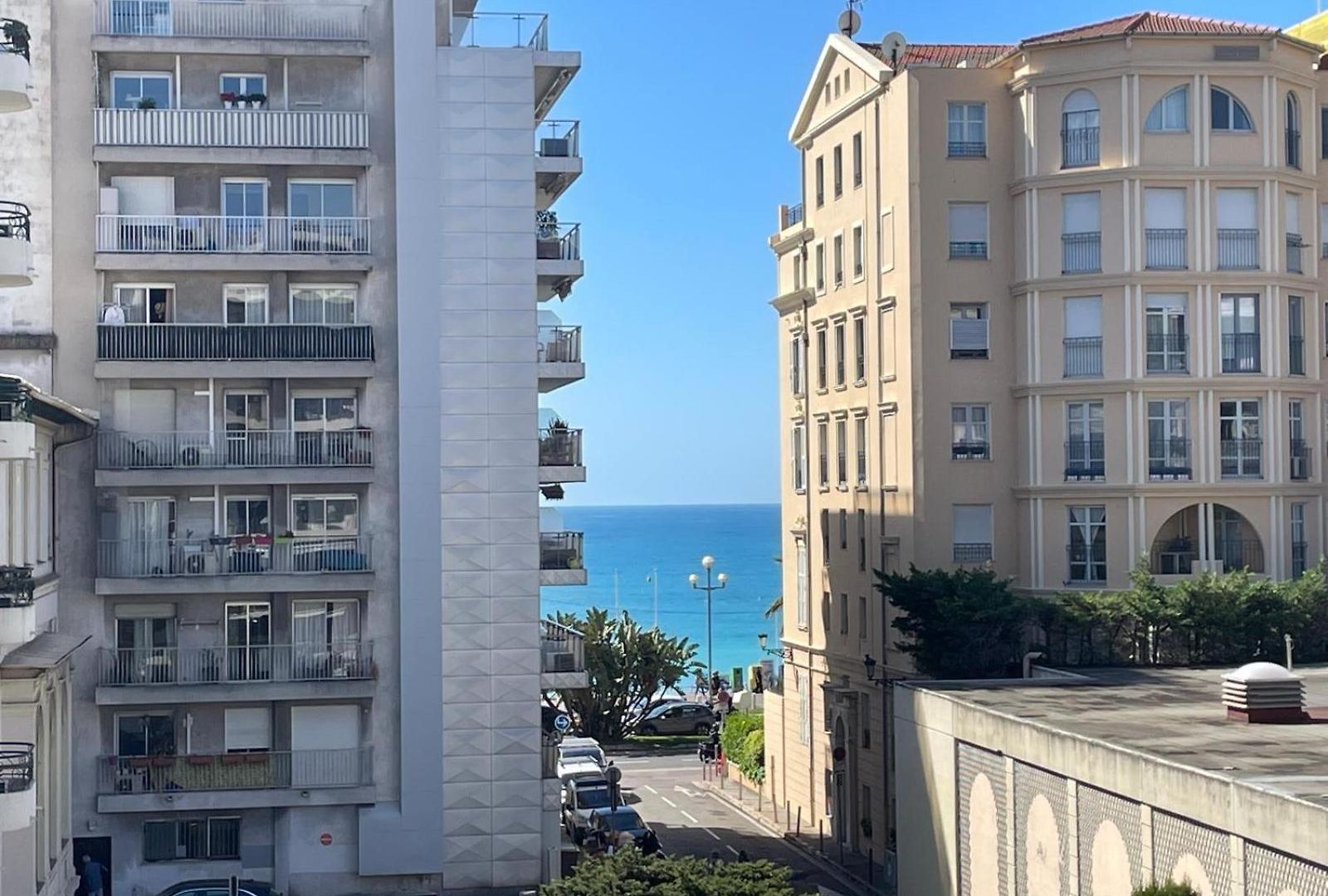 #26 Staywizus - Idealy Located Flat Ac 2mins Walk To Sea Balcony