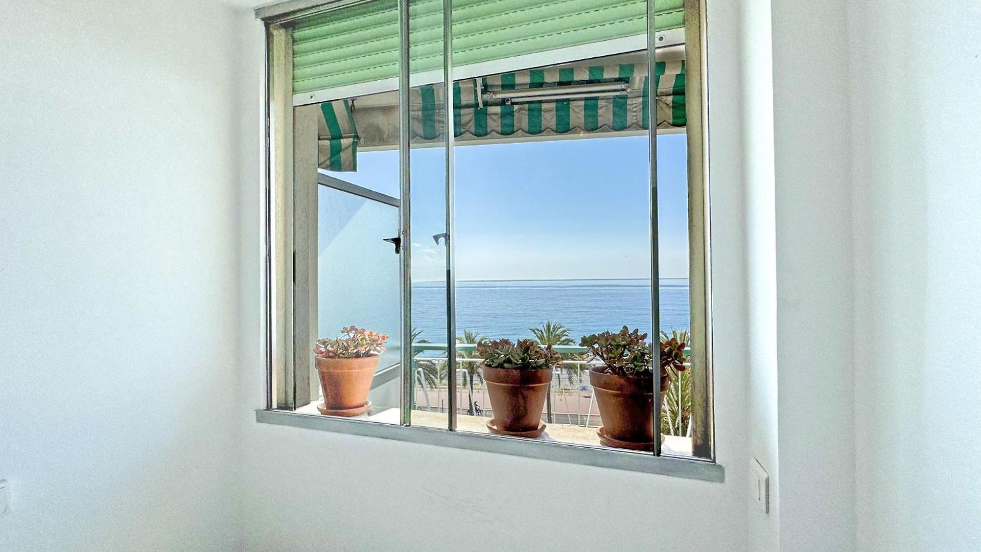 Sea Front Saphir