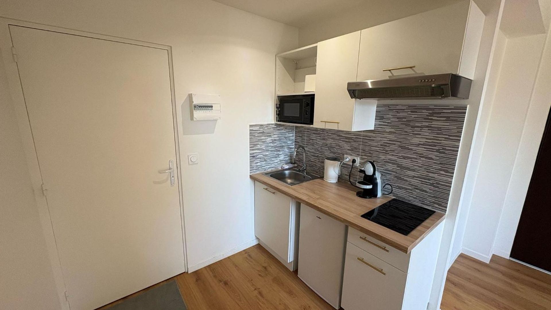 Cassin - Next To Tramway Line 2 Near Airport *