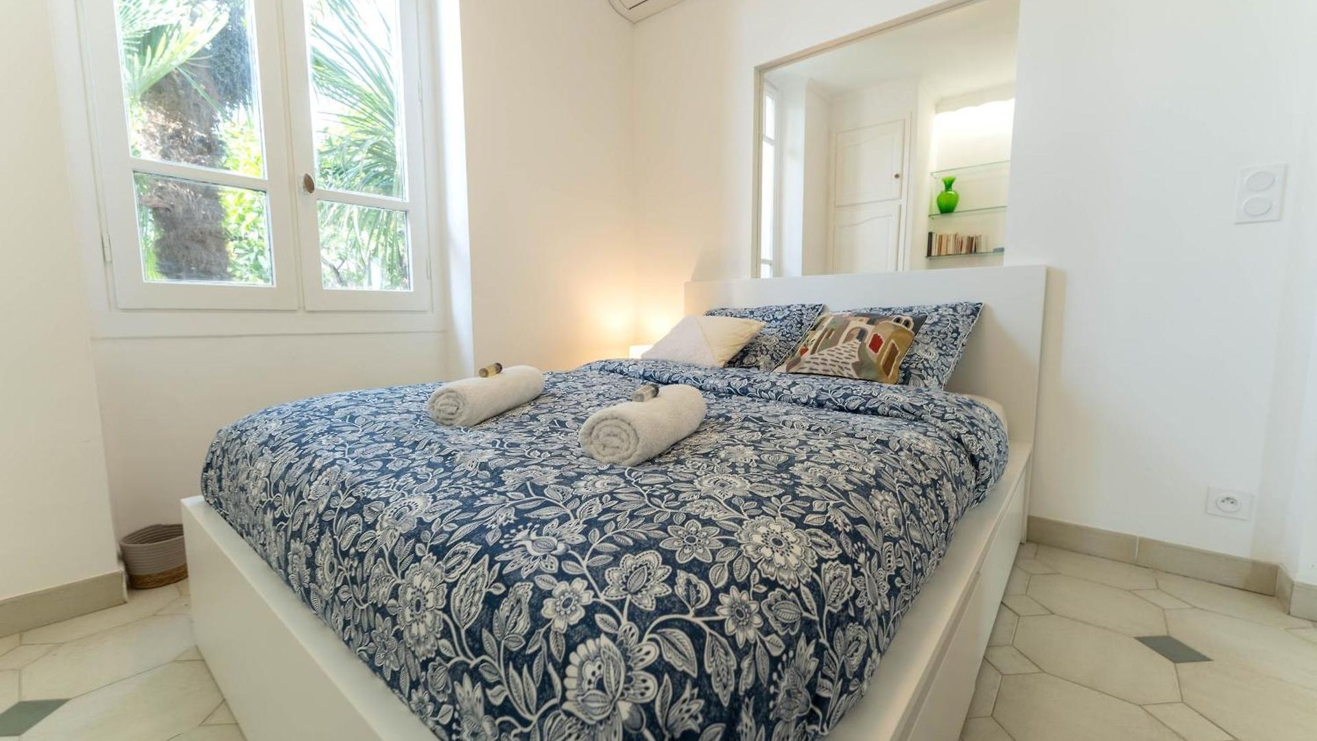 Magnifique Rez De Jardin Port Apartment *