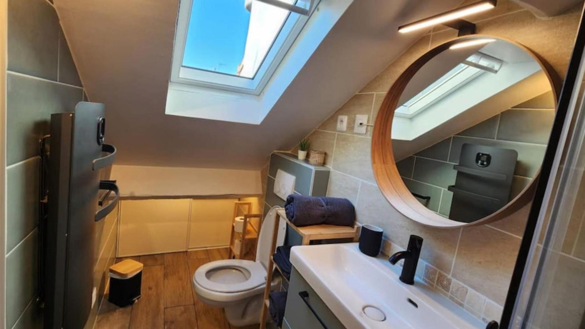 Grimaldi - Sous Les Toits De Appartement *