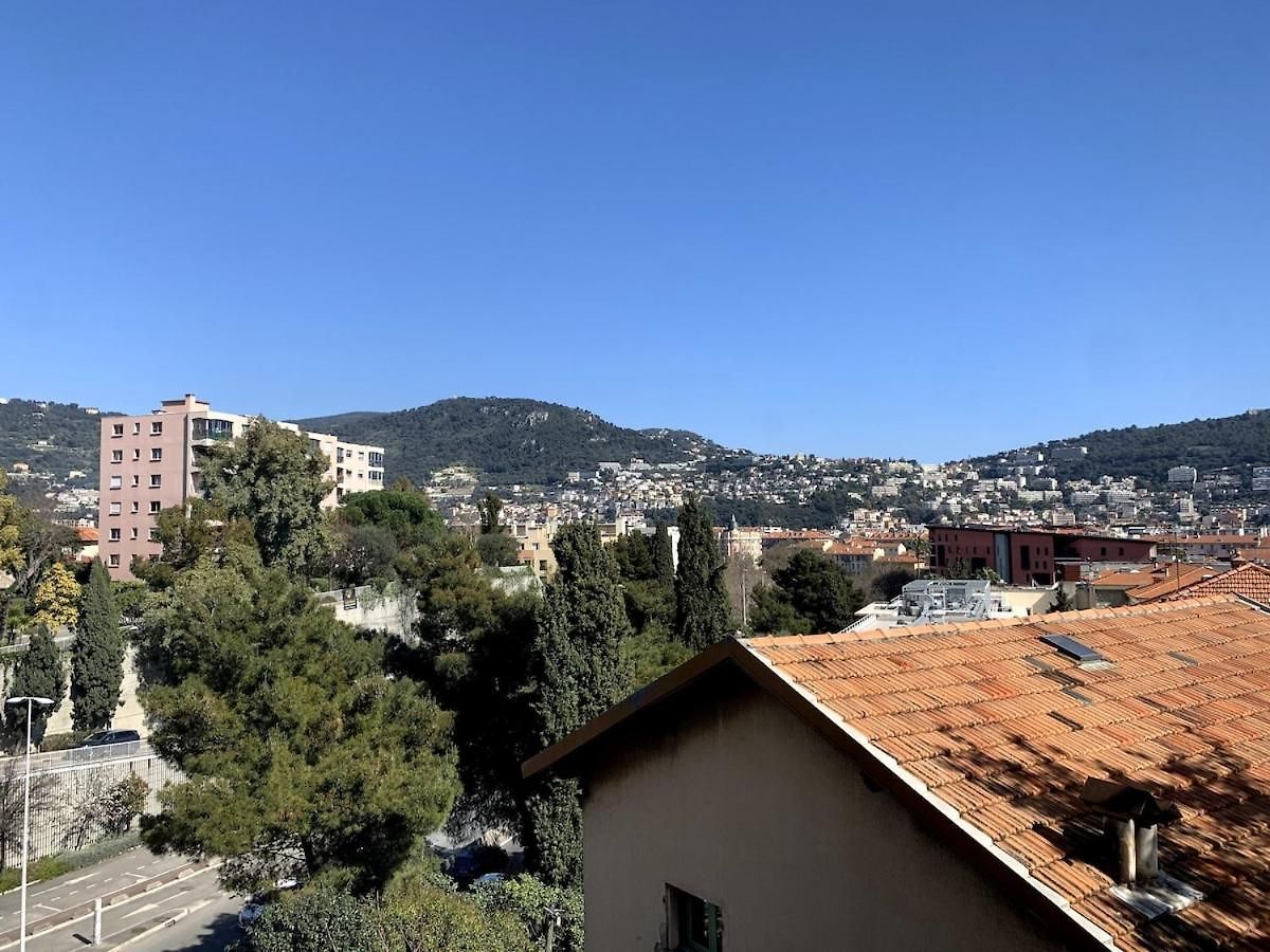 3-r Bright, Within 15 Min Walk Appartement