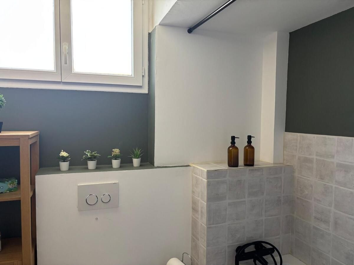 3-r Bright, Within 15 Min Walk Appartement Nice