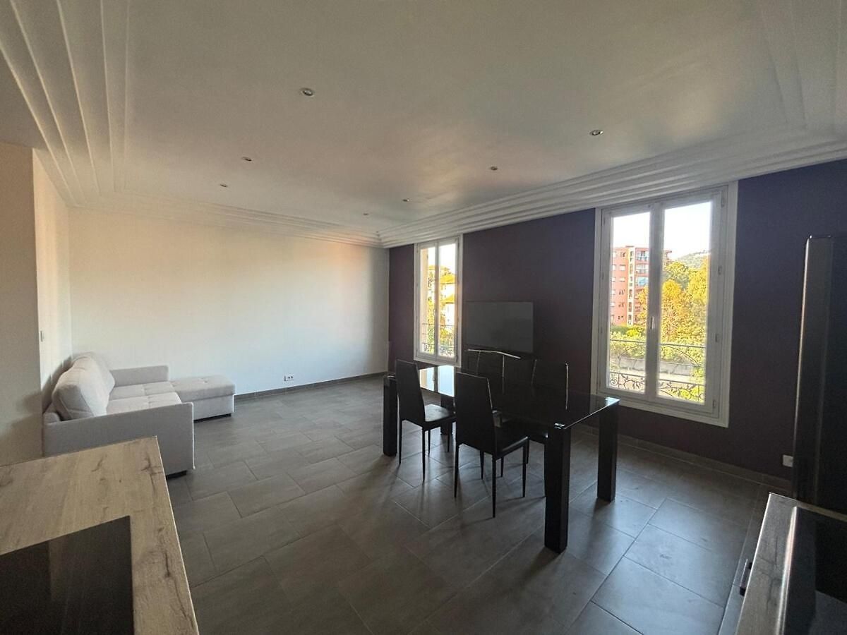 3-r Bright, Within 15 Min Walk Appartement *