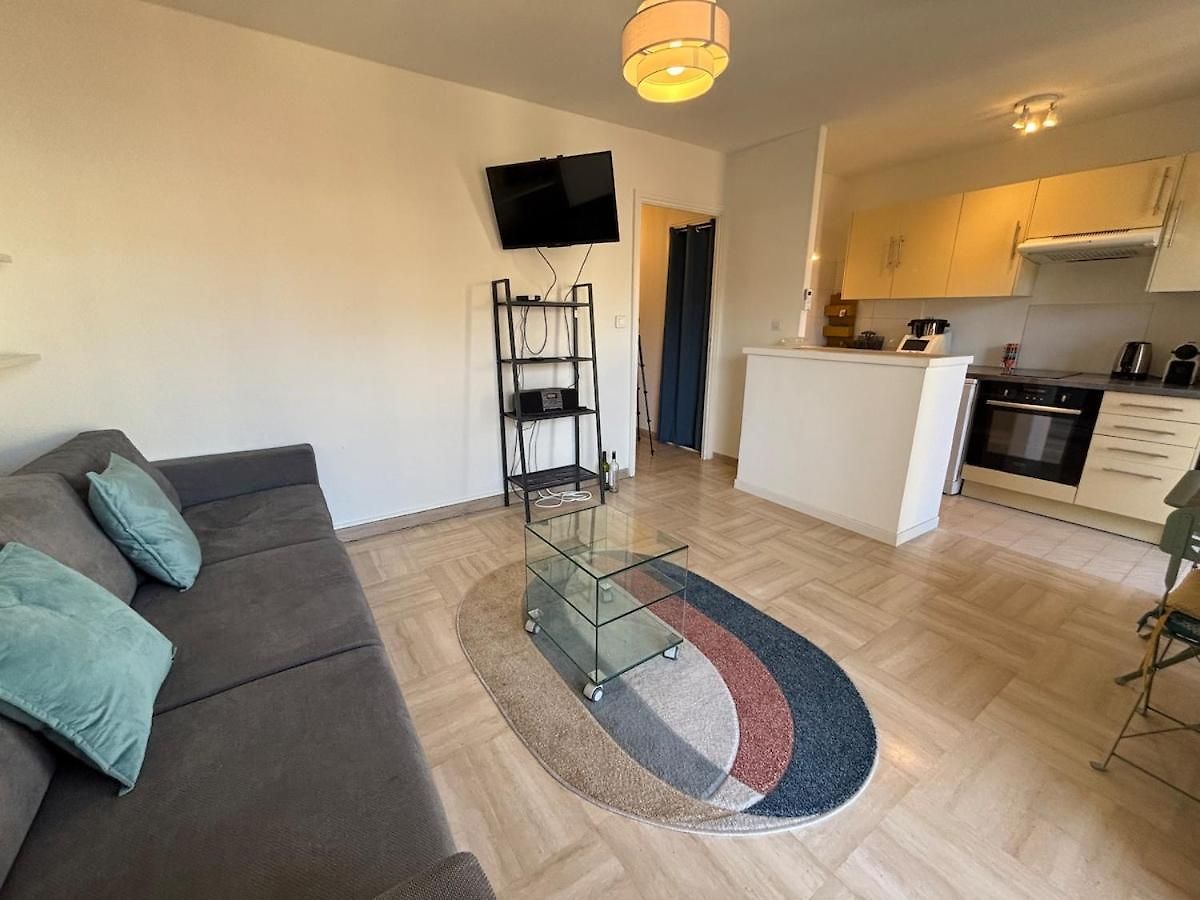 Cozy With Balcony - Garibaldi Port Apartment *