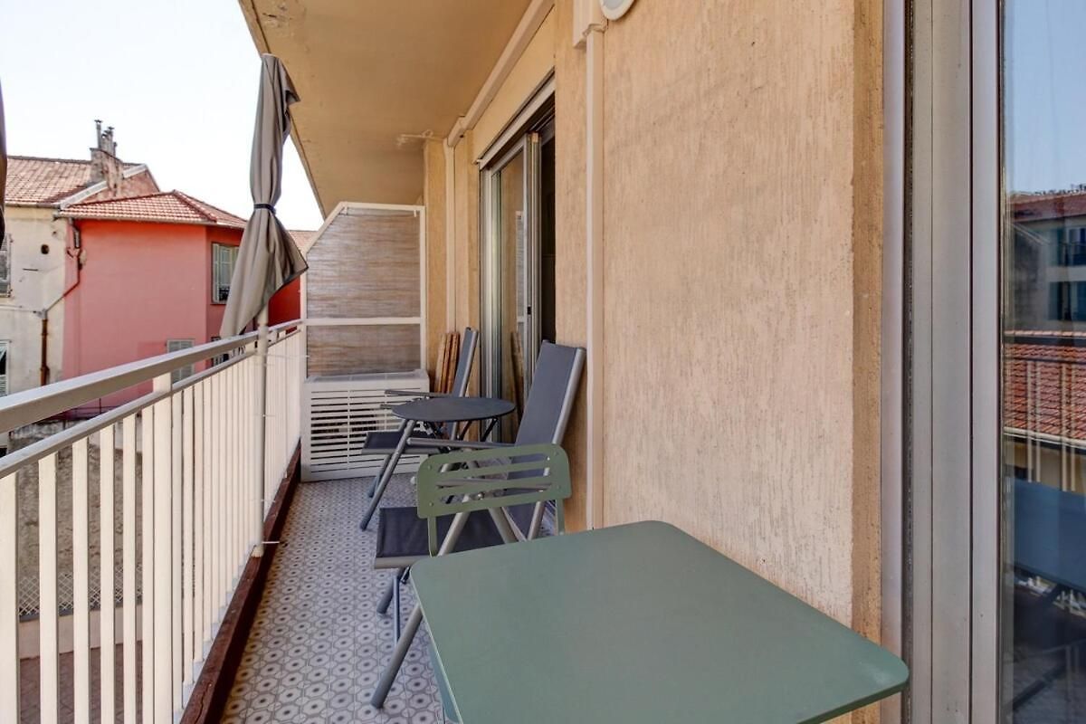 Cozy With Balcony - Garibaldi Port *