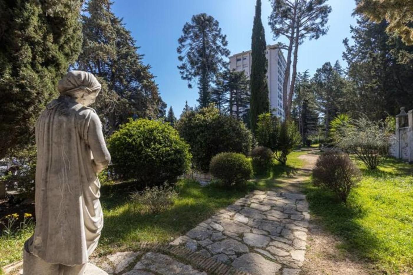 Extra Spacious 5 Min Walk To Sea & Tram