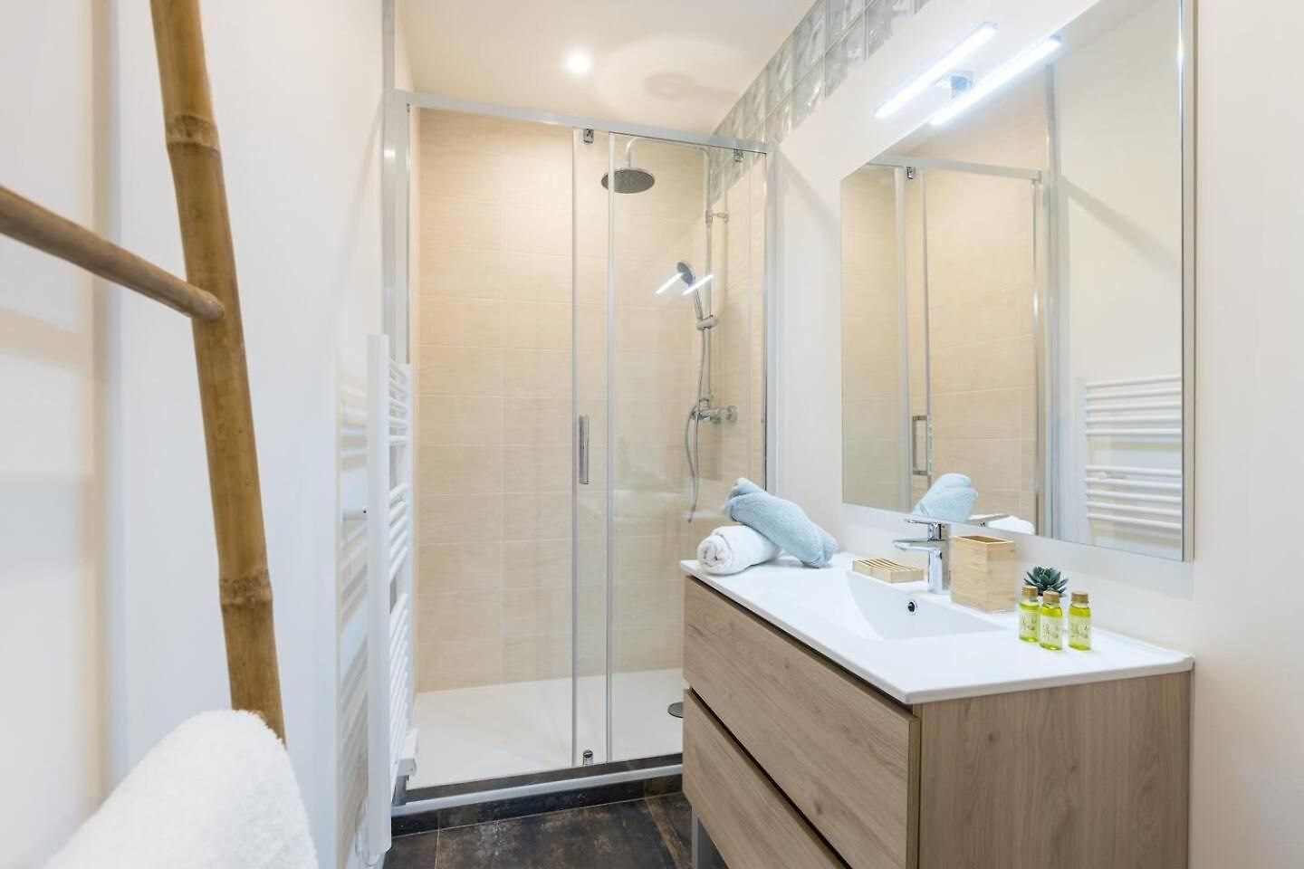 Extra Spacious 5 Min Walk To Sea & Tram Appartement *
