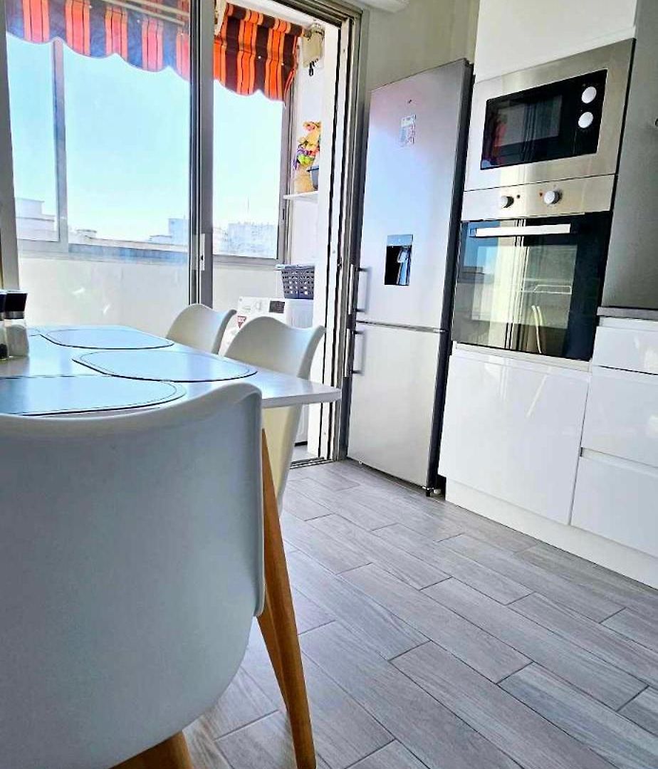 Floor With Sea View, Clim And Veranda Apartment *