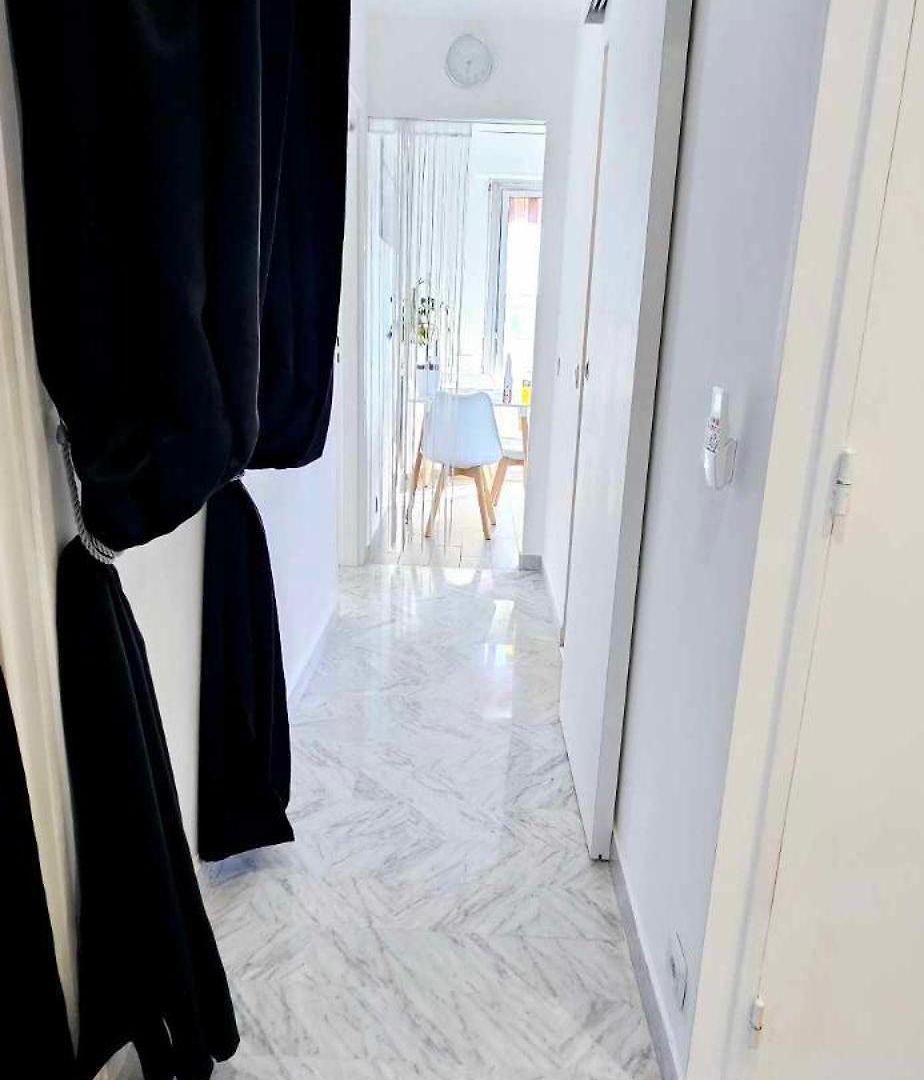 Apartment Floor With Sea View, Clim And Veranda *