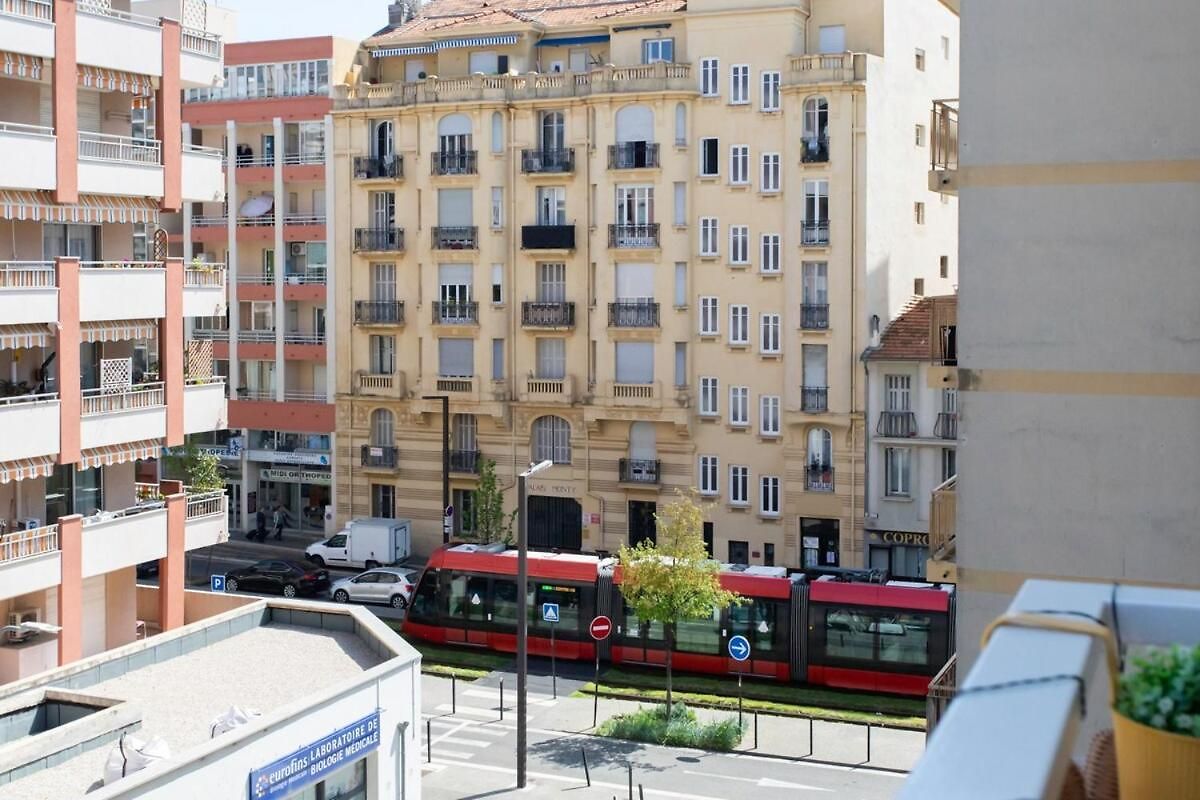#46 Staywizus - Terrace Ac 4mins Walk Sea Tram T2 Airport Port Appartement *
