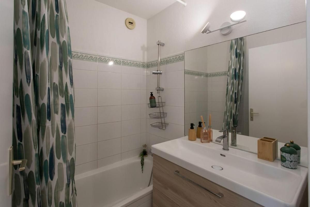 #46 Staywizus - Terrace Ac 4mins Walk Sea Tram T2 Airport Port Appartement