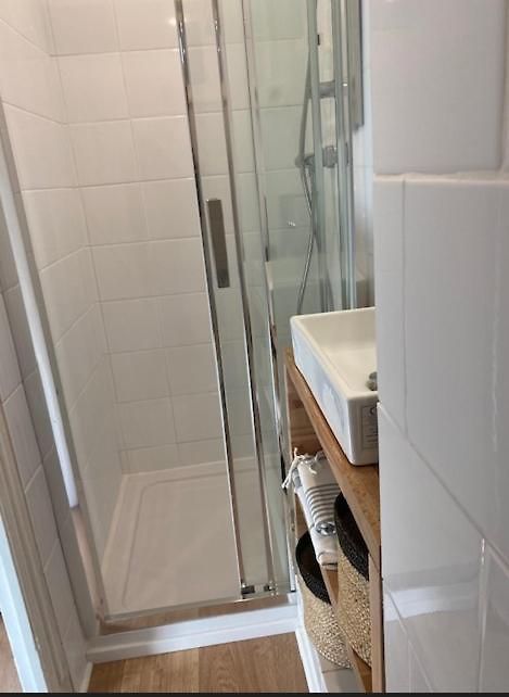 Appartement Le Palais, Avec Cuisine Et Espace Repas Séparés, Dans Immeuble Niçois, Port De Nice, Vieux Nice, Place Du Pin Et Garibaldi, Colline Du Château, à 2 Minutes De La Promenade Des Nice