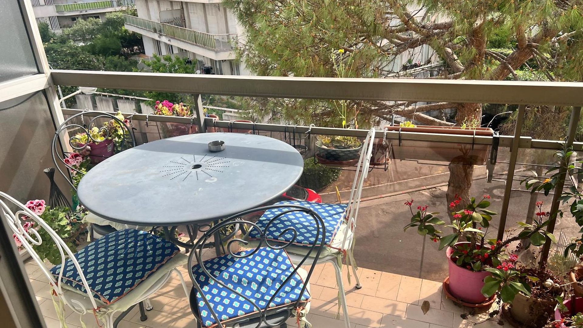 Apartment Colline Avec Parking Prive