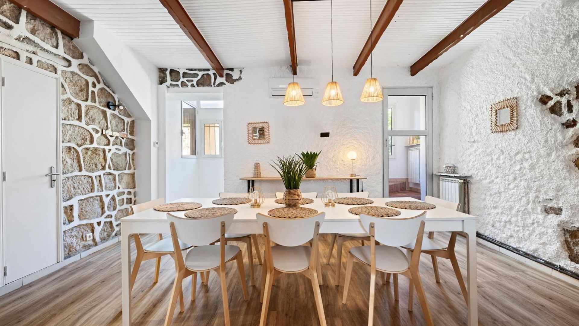 Hébergement de vacances Maison De Familiale, 5 Chambres, Terrasse, à 20 Minutes Du Centre Nice