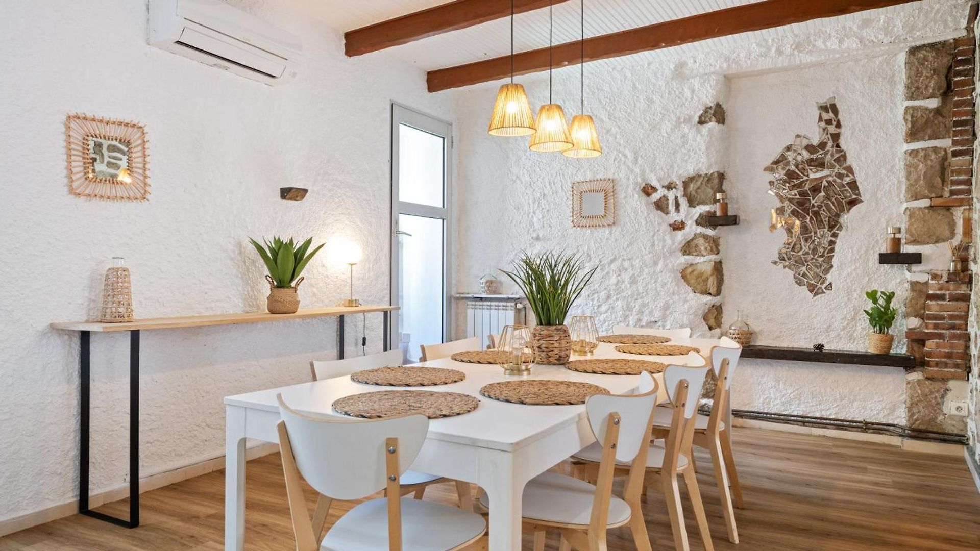 Hébergement de vacances Maison De Familiale, 5 Chambres, Terrasse, à 20 Minutes Du Centre Nice