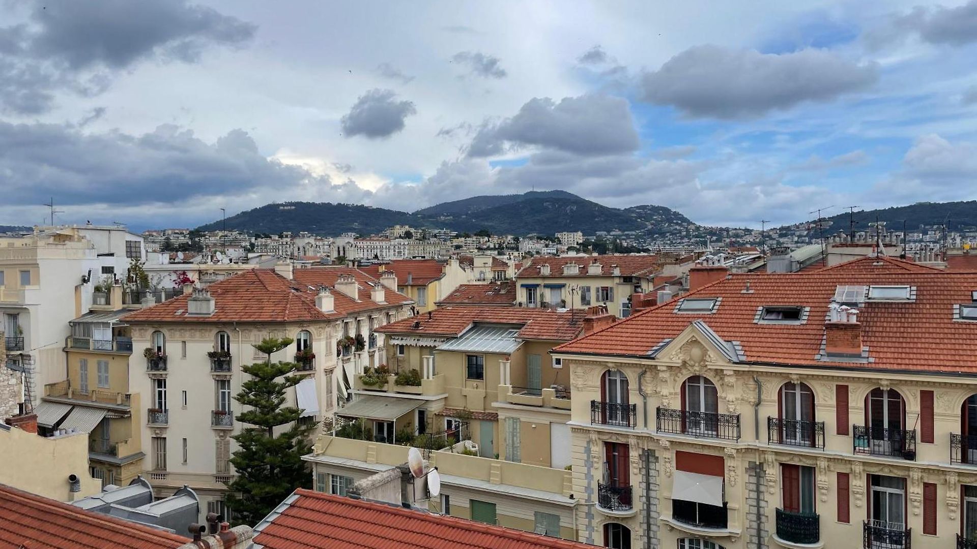 Apartment Charming Riviera Top-floor Near The Nice