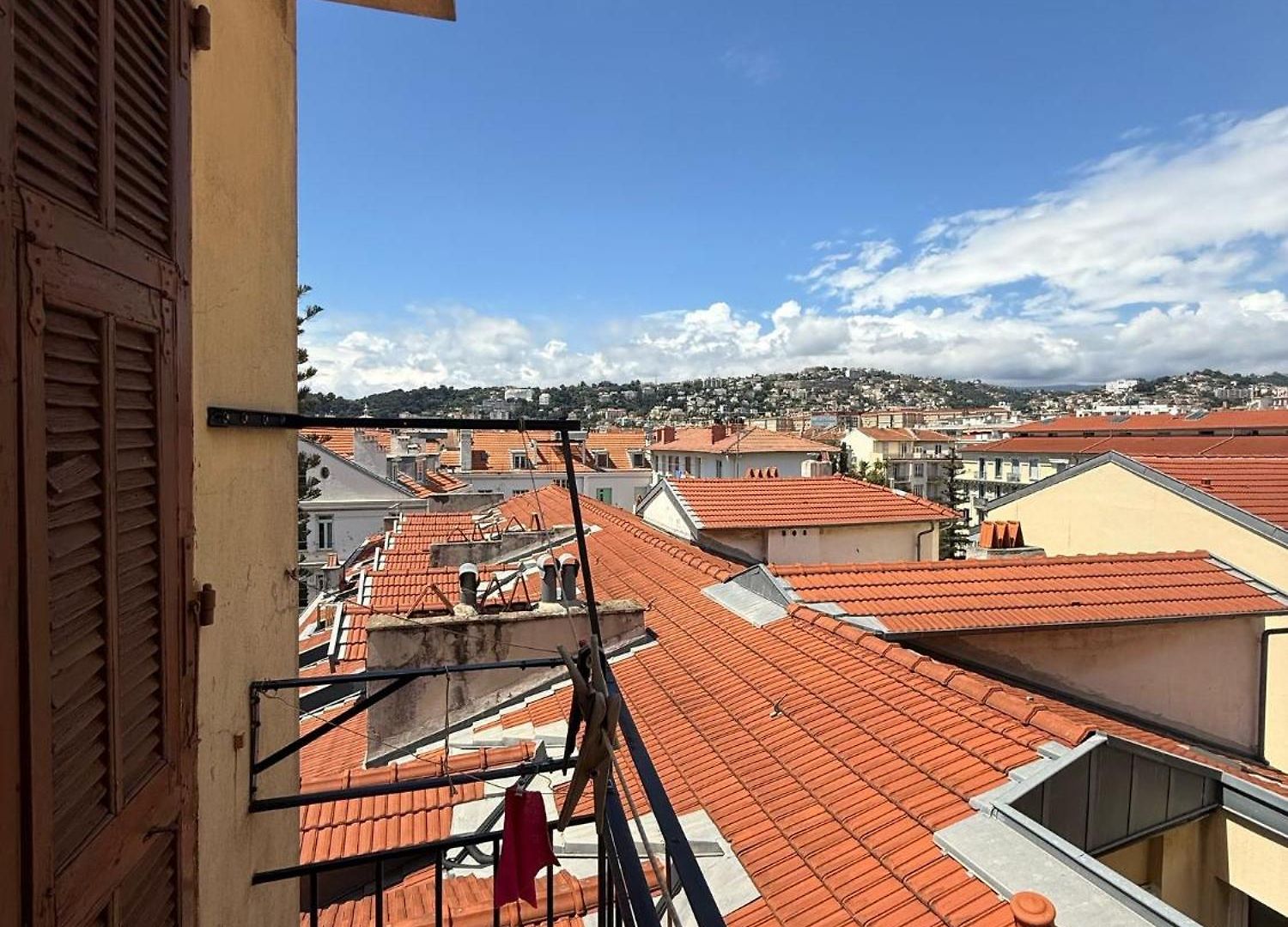 Charming Riviera Top-floor Near The Nice