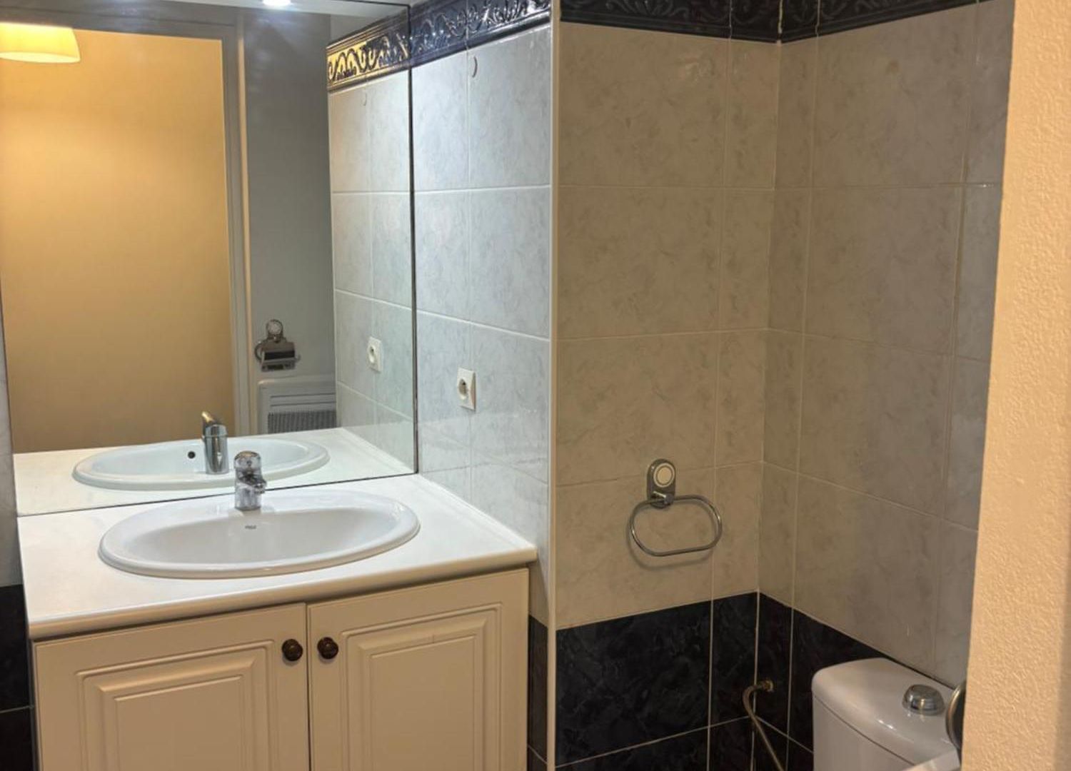 Appartement Calif, Face Tram Proche