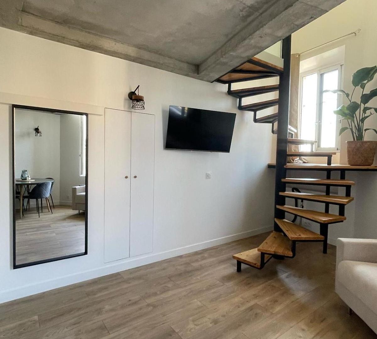 Duplex Place Garibaldi - Close To Port, Old Apartment