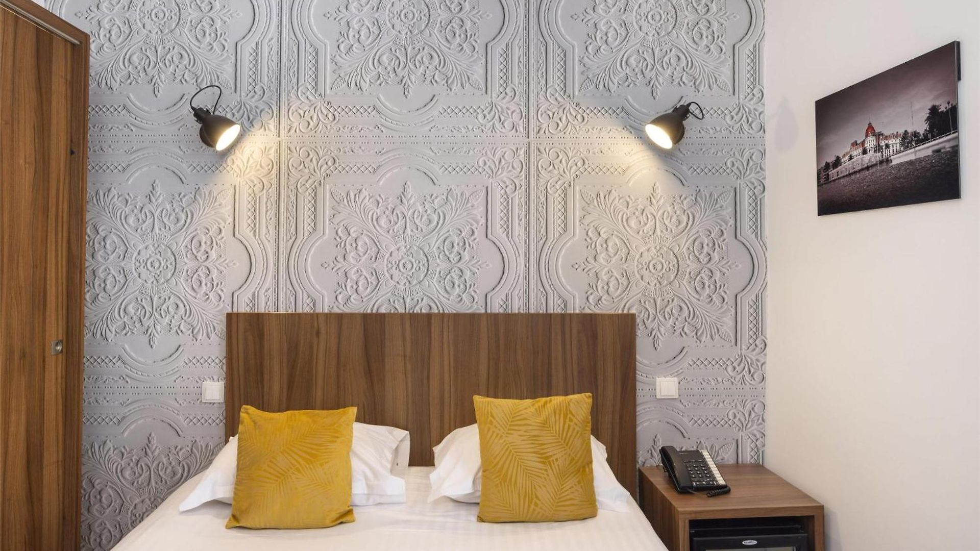 Hotel Western Brice Garden 4*