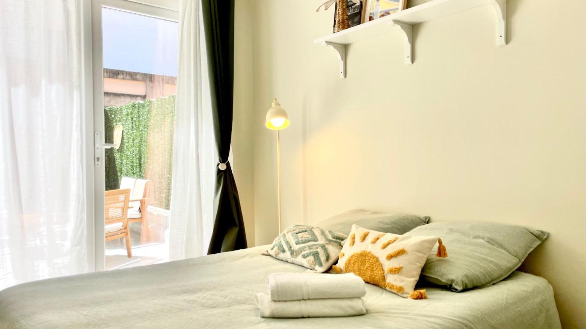 Le Petit - 4 Studios, 2 With Private Terrace - Centre