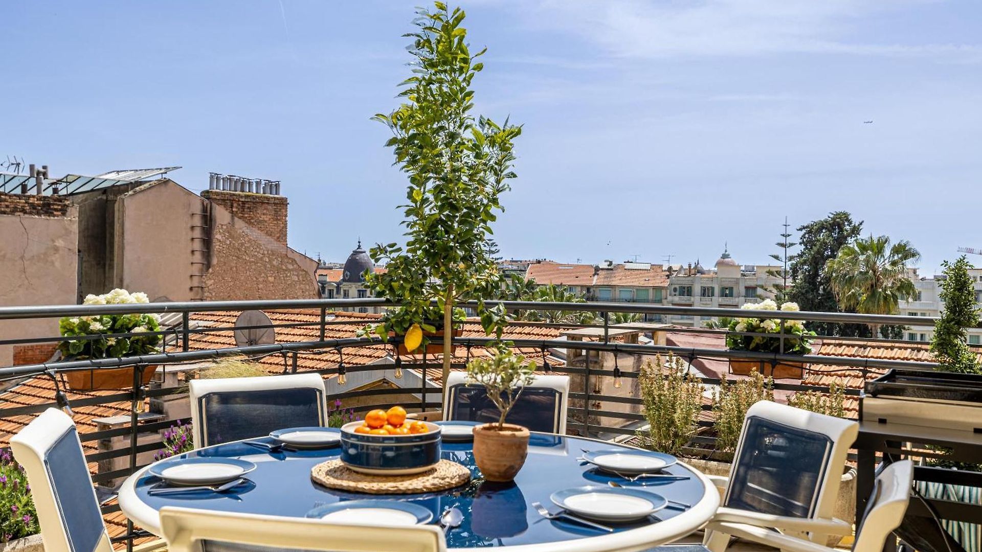 Luxurious Penthouse, 2 Bedroom Suites, 3 Spacious Terraces, Gorgeous Views Of Mountains And Sea, Nice