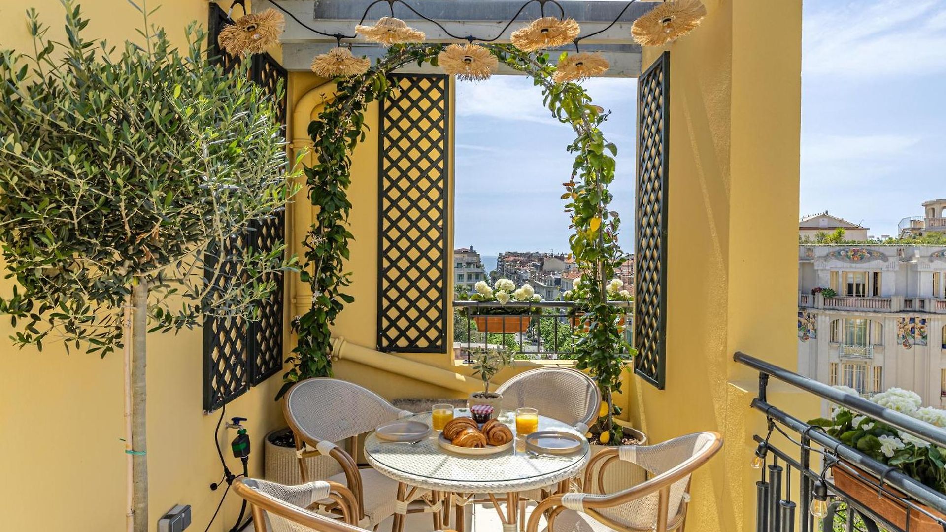 Appartement Luxurious Penthouse, 2 Bedroom Suites, 3 Spacious Terraces, Gorgeous Views Of Mountains And Sea,