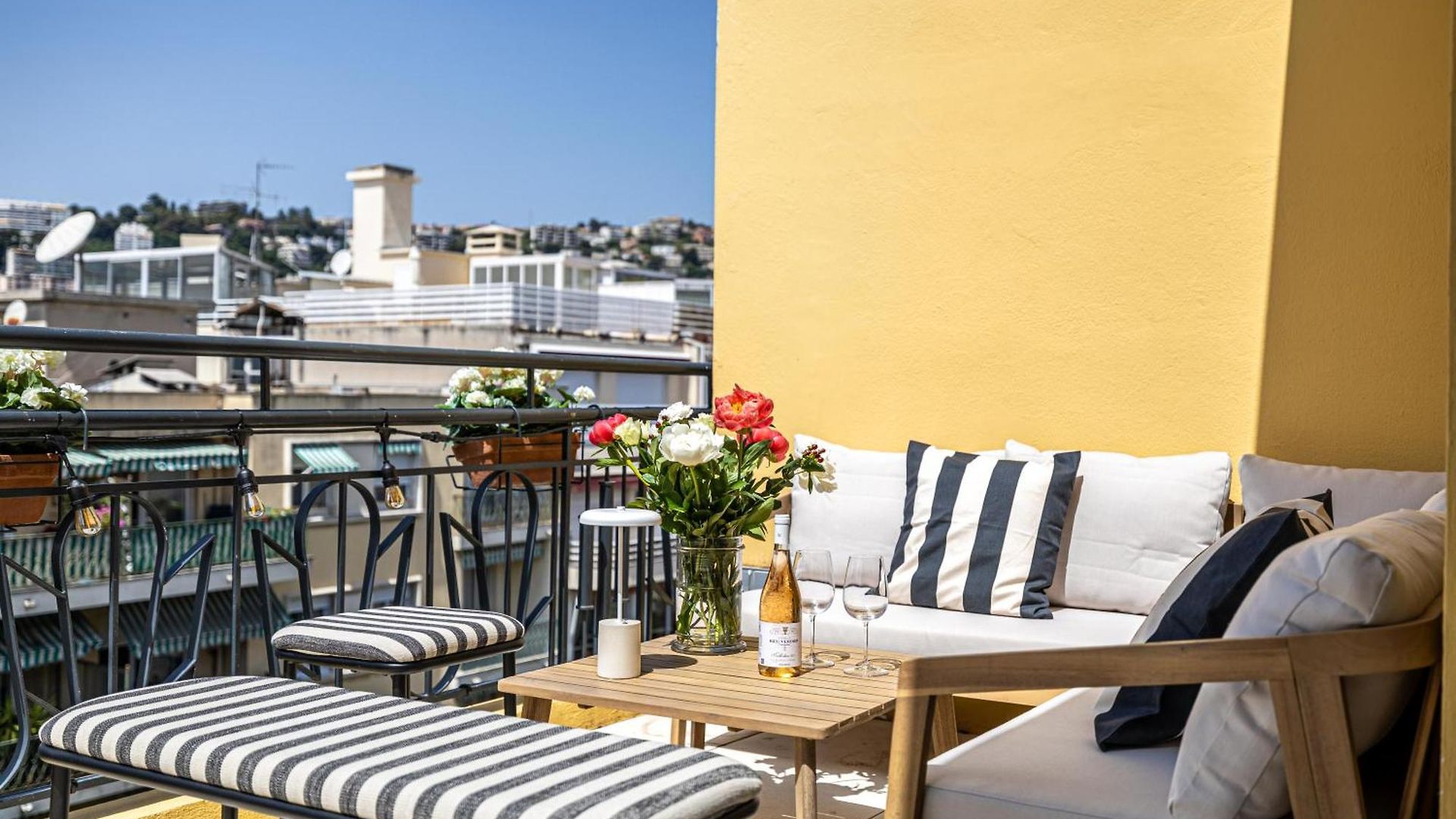 Luxurious Penthouse, 2 Bedroom Suites, 3 Spacious Terraces, Gorgeous Views Of Mountains And Sea, Appartement *