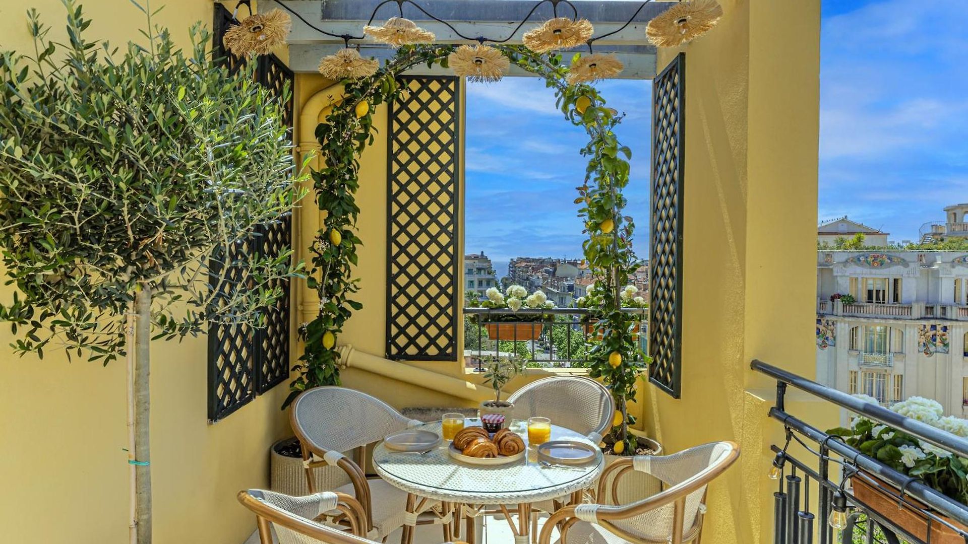 Luxurious Penthouse, 2 Bedroom Suites, 3 Spacious Terraces, Gorgeous Views Of Mountains And Sea, Appartement *
