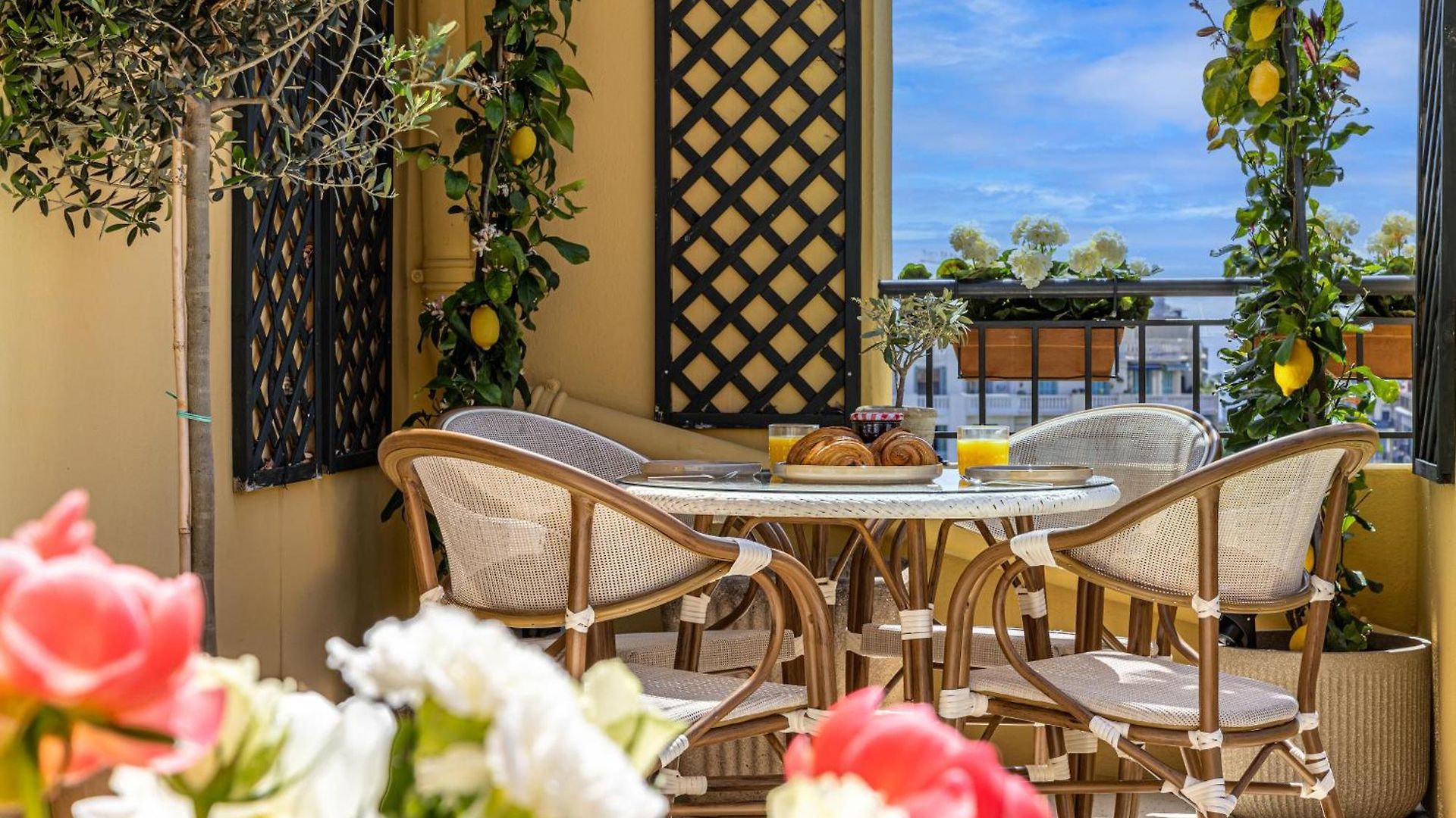 Luxurious Penthouse, 2 Bedroom Suites, 3 Spacious Terraces, Gorgeous Views Of Mountains And Sea,