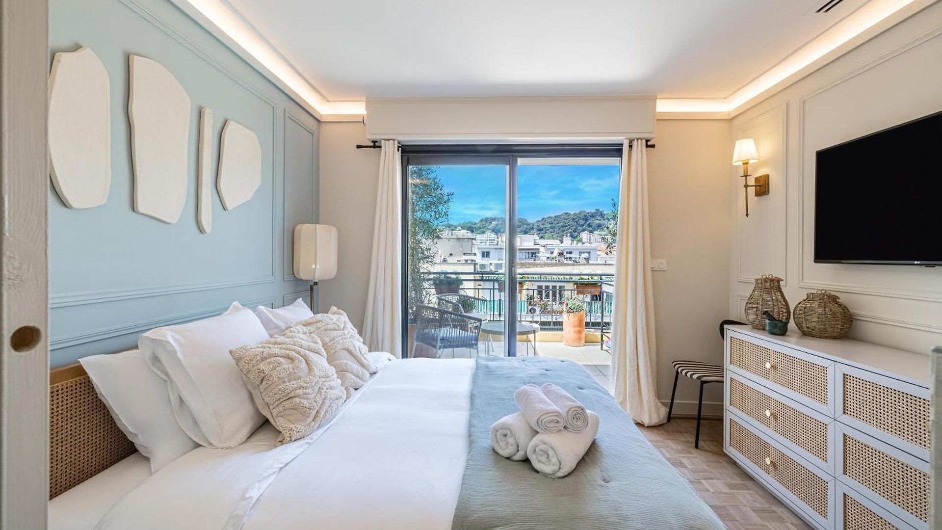 Luxurious Penthouse, 2 Bedroom Suites, 3 Spacious Terraces, Gorgeous Views Of Mountains And Sea, Appartement *