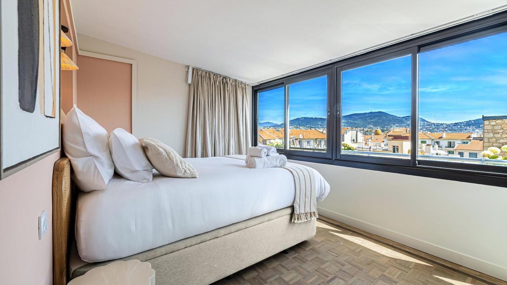 Luxurious Penthouse, 2 Bedroom Suites, 3 Spacious Terraces, Gorgeous Views Of Mountains And Sea,