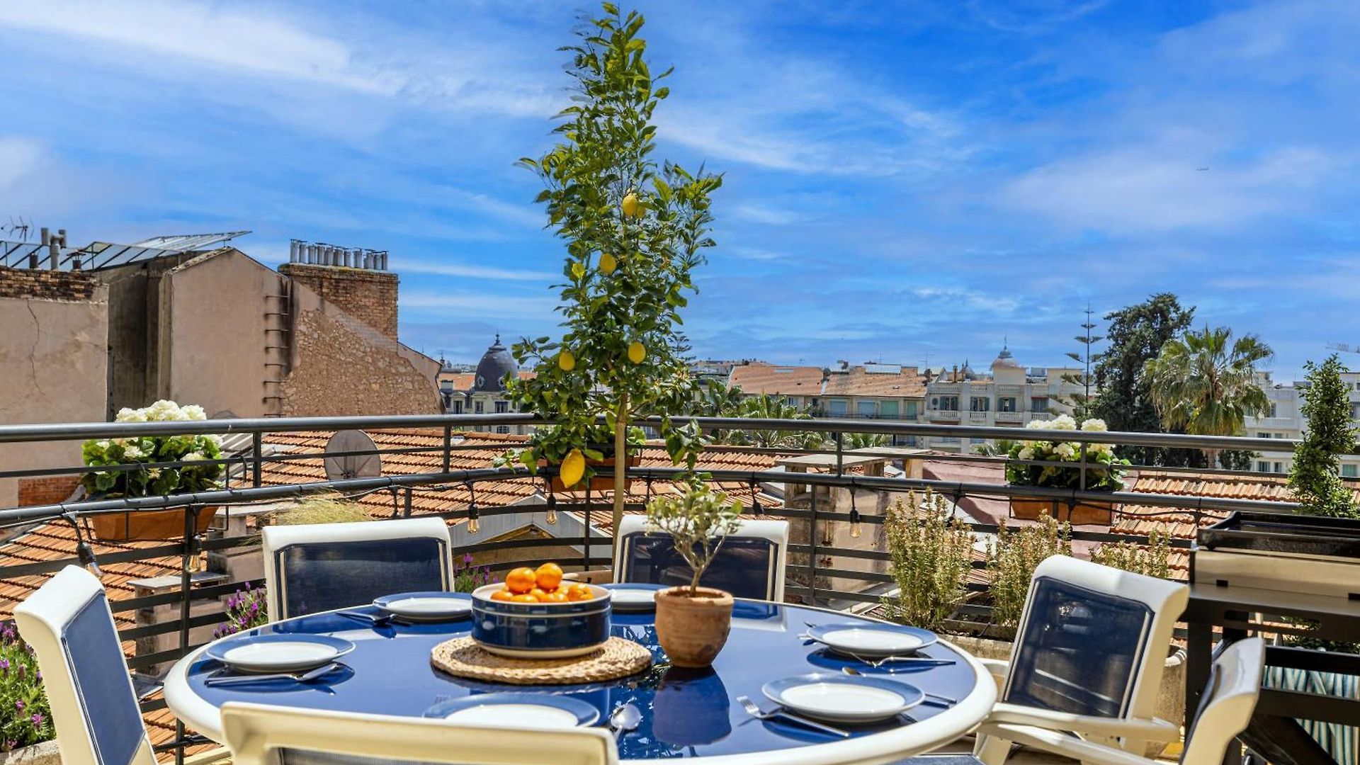 Luxurious Penthouse, 2 Bedroom Suites, 3 Spacious Terraces, Gorgeous Views Of Mountains And Sea, * Nice