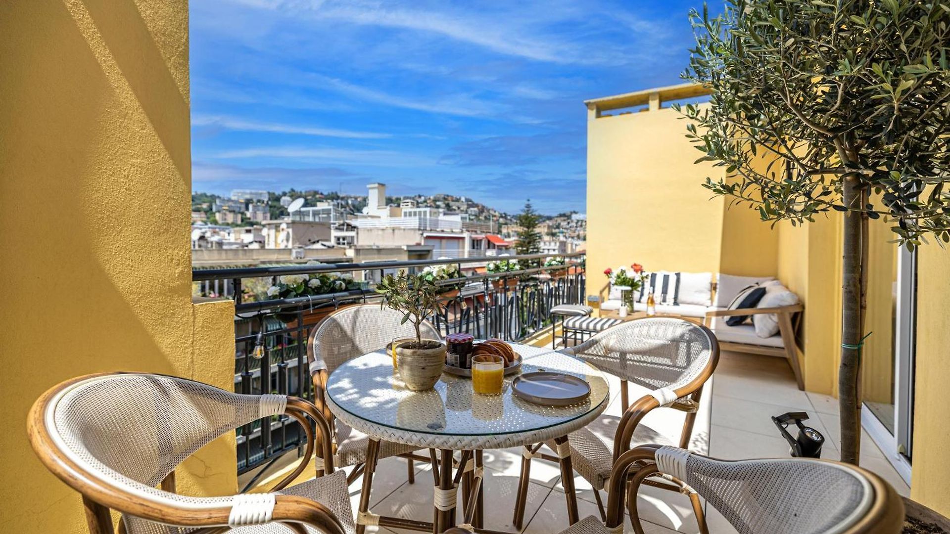 Luxurious Penthouse, 2 Bedroom Suites, 3 Spacious Terraces, Gorgeous Views Of Mountains And Sea, Nice