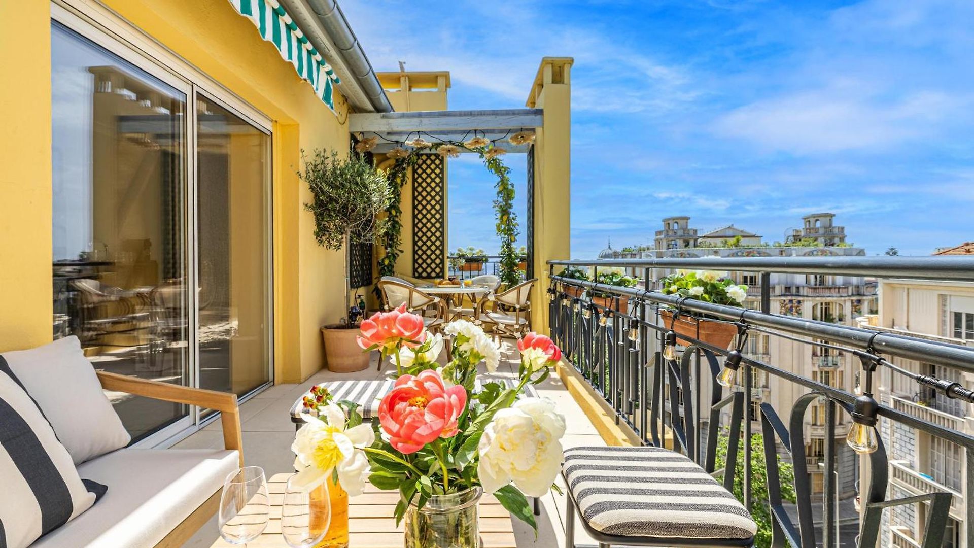 Luxurious Penthouse, 2 Bedroom Suites, 3 Spacious Terraces, Gorgeous Views Of Mountains And Sea, * Nice